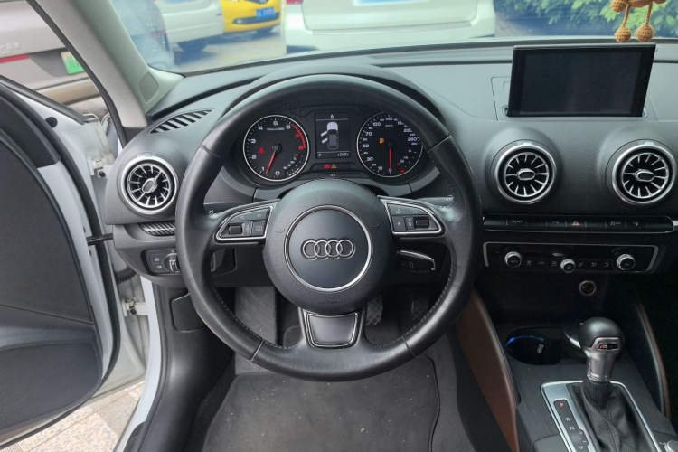 Audi A3 2016 car image #11