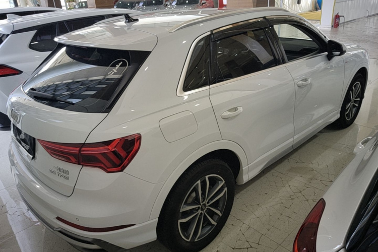 Audi Q3 2021 car image #7