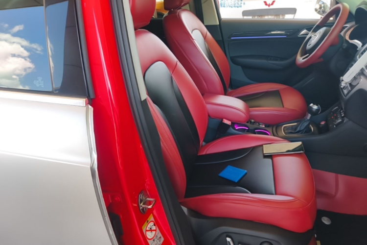 Audi Q3 2018 car image #24