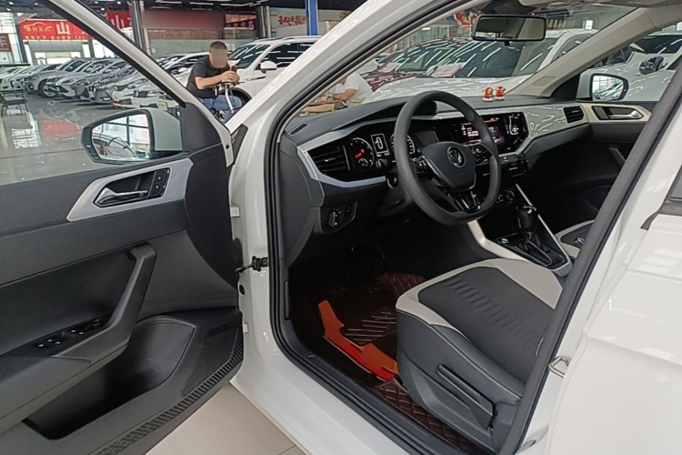 Volkswagen Polo 2022 car image #16