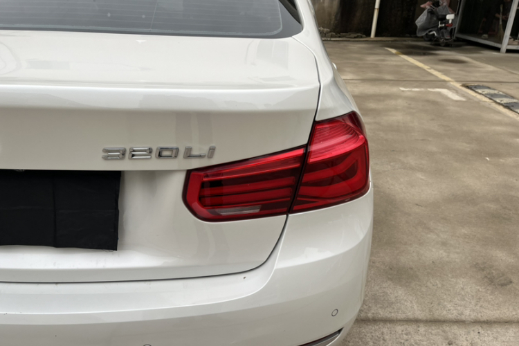 BMW 3 Series 2018 car image #4