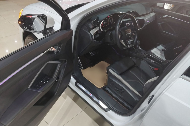 Audi Q3 2024 car image #16
