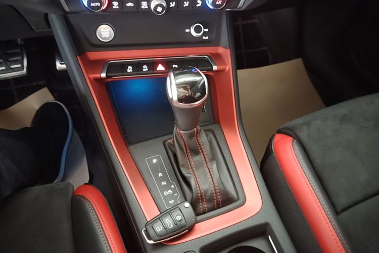 Audi Q3 2020 car image #14