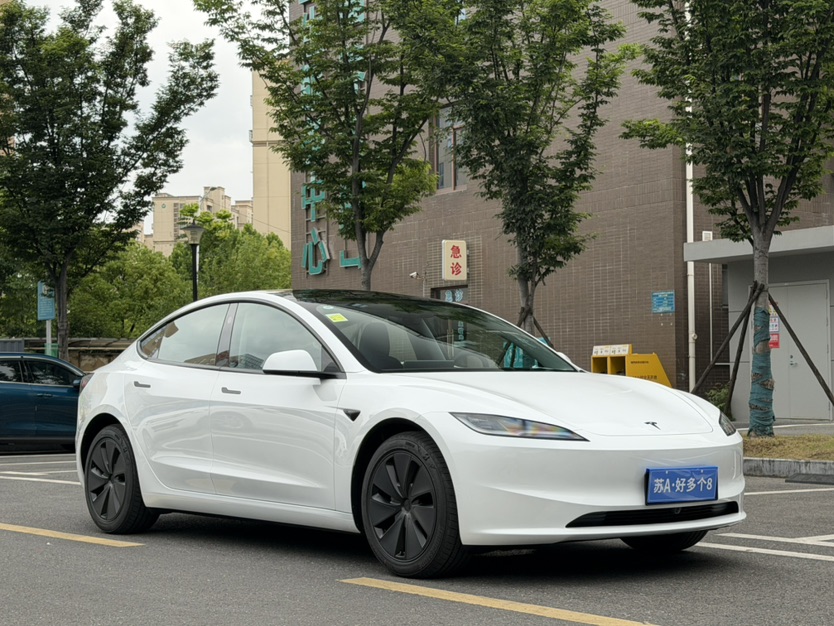 Tesla Model 3 2026 car image #3