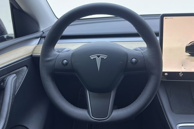 Tesla Model Y 2022 car image #17