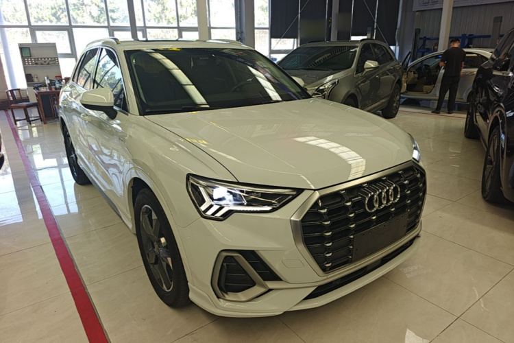 Audi Q3 2020 car image #6