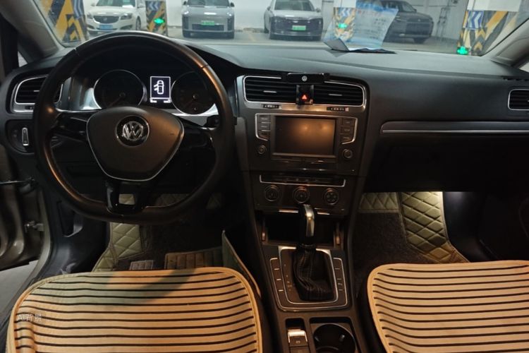 Volkswagen Golf 2017 car image #12