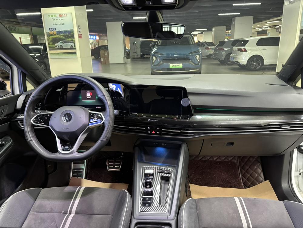 Volkswagen Golf 2023 car image #9