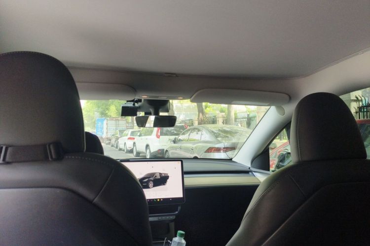 Tesla Model Y 2023 #20 Tesla Model Y 2023 car image #20