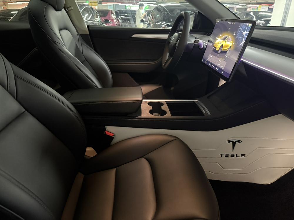 Tesla Model Y 2024 immagine di auto #12