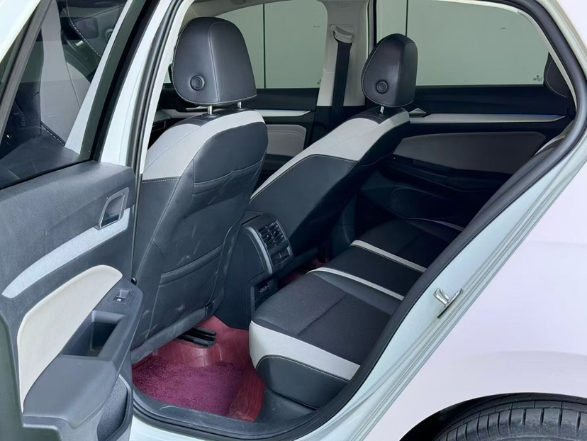 Volkswagen Golf 2022 immagine di auto #5