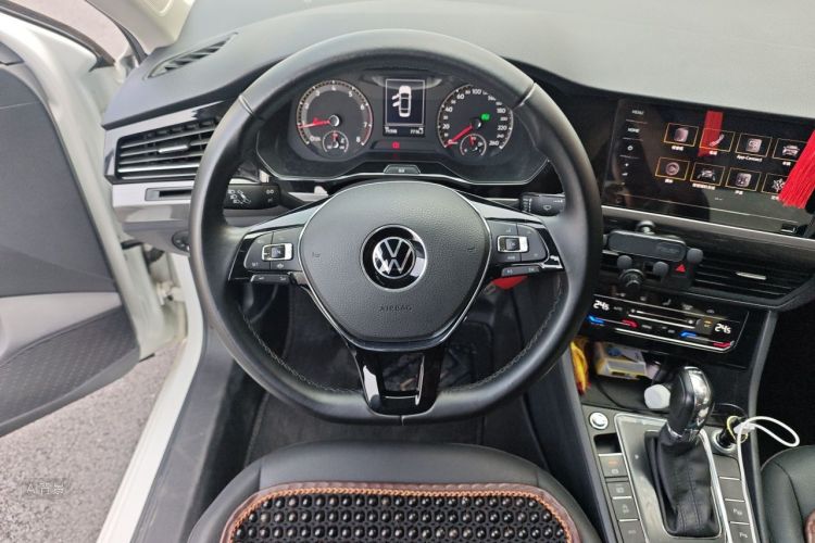 Volkswagen Bora 2021 car image #12