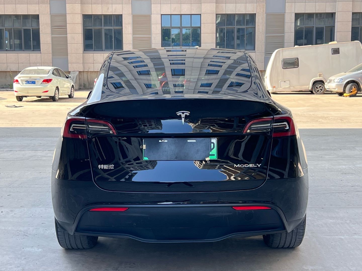 Tesla Model Y 2024 car image #8