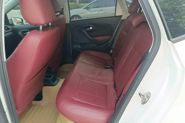 Volkswagen Polo 2017 car image #13