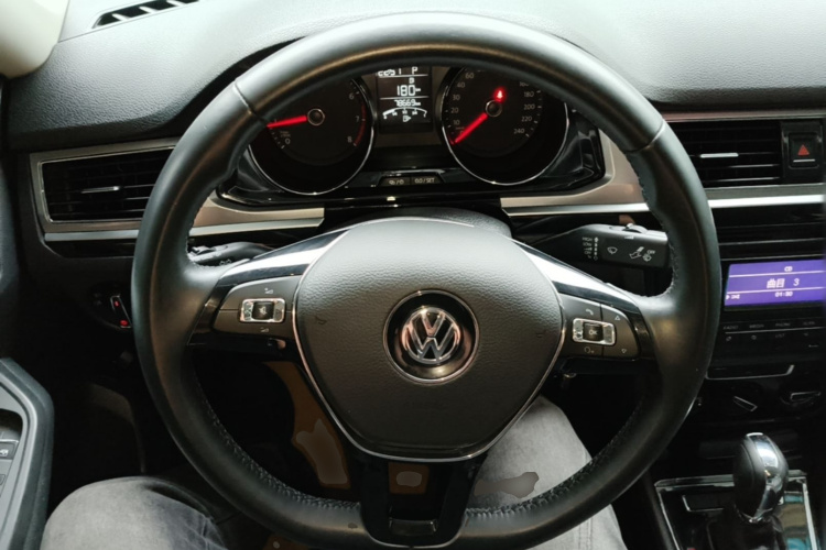 Volkswagen Bora 2018 car image #11