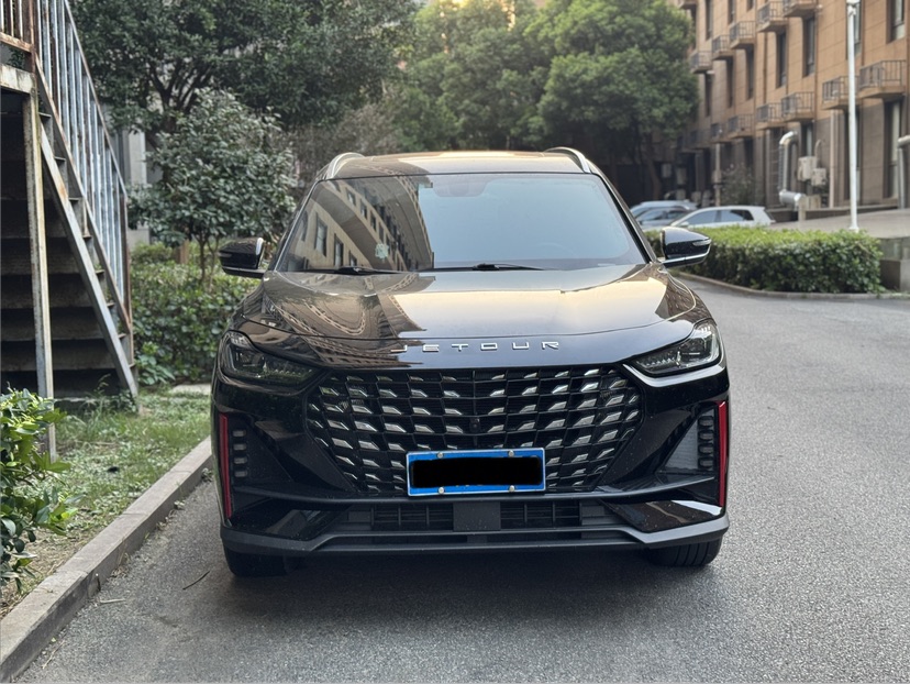 Jetour X70 PLUS 2023 car image #2
