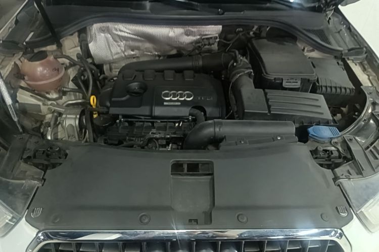 Audi Q3 2015 car image #20