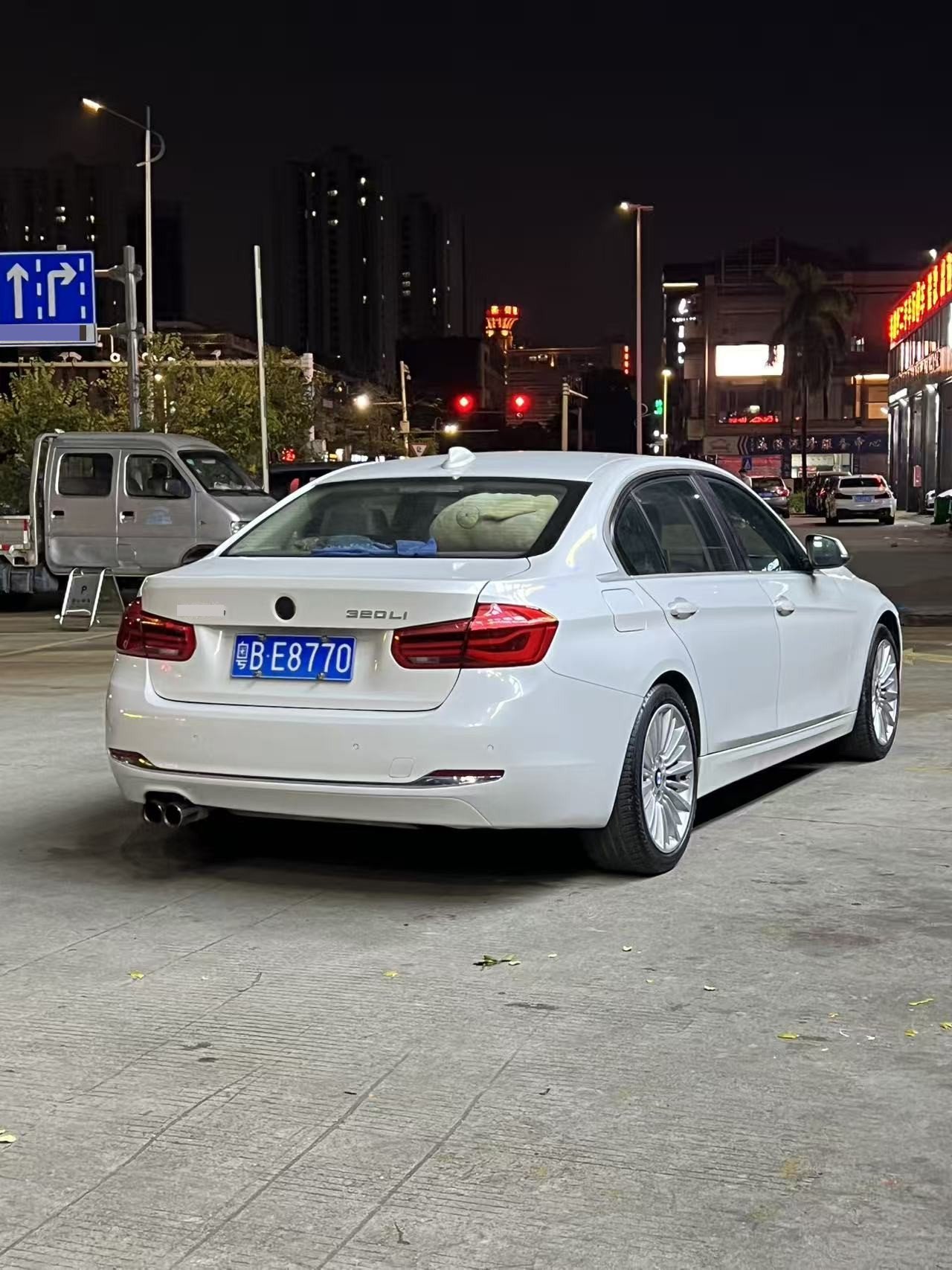 BMW 3 Series 2018 #8 BMW 3 Series 2018 car image #8