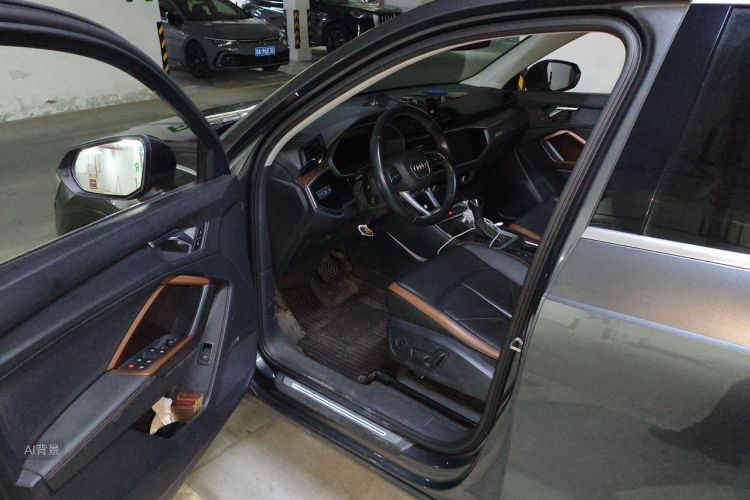 Audi Q3 2020 car image #18