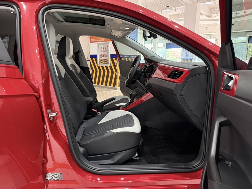 Volkswagen Polo 2022 car image #8