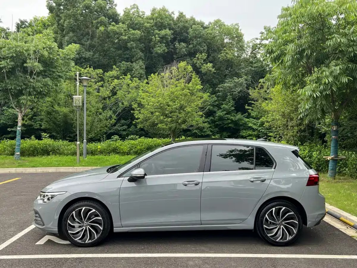Volkswagen Golf 2021 car image #6