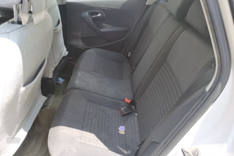 Volkswagen Polo 2015 car image #19