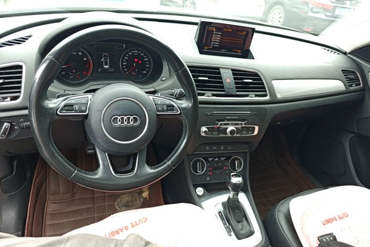 Audi Q3 2017 car image #11