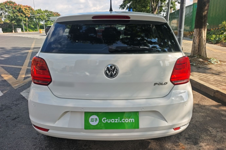 Volkswagen Polo 2015 car image #6