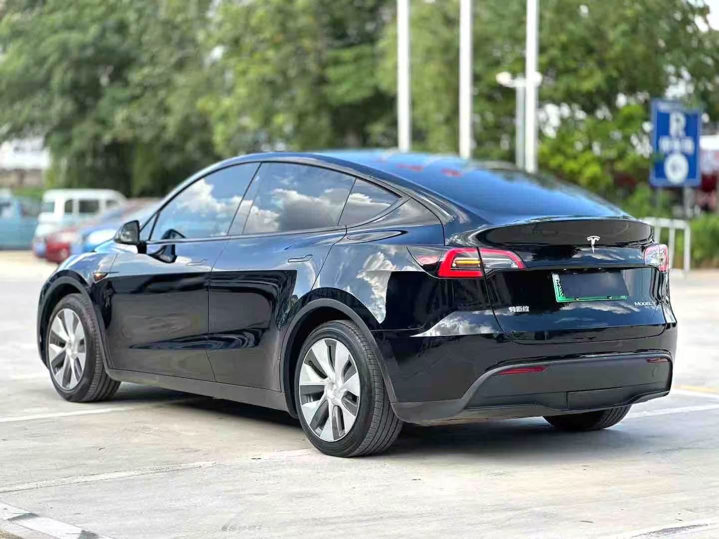 Tesla Model Y 2021 #4 Tesla Model Y 2021 car image #4