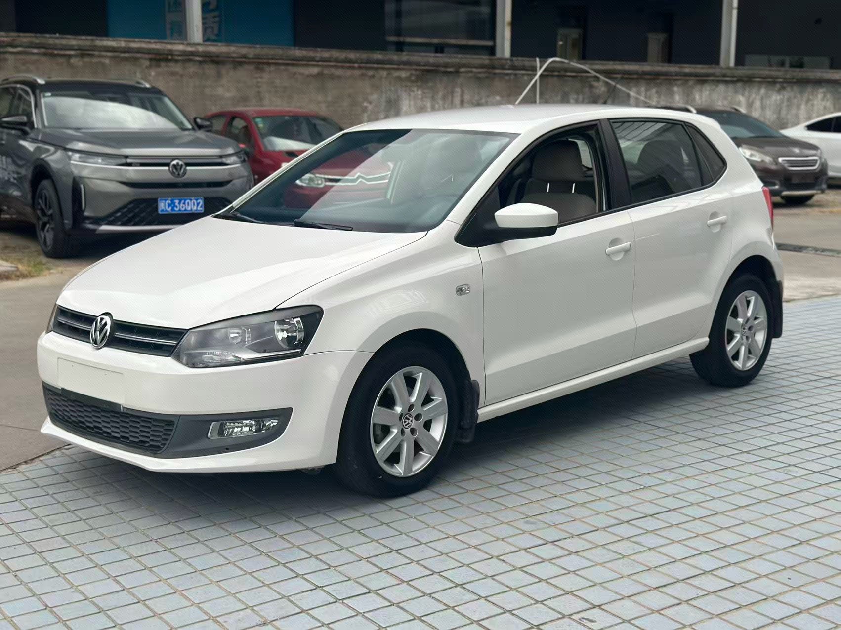 Volkswagen Polo 2013 Volkswagen Polo 2013 car image