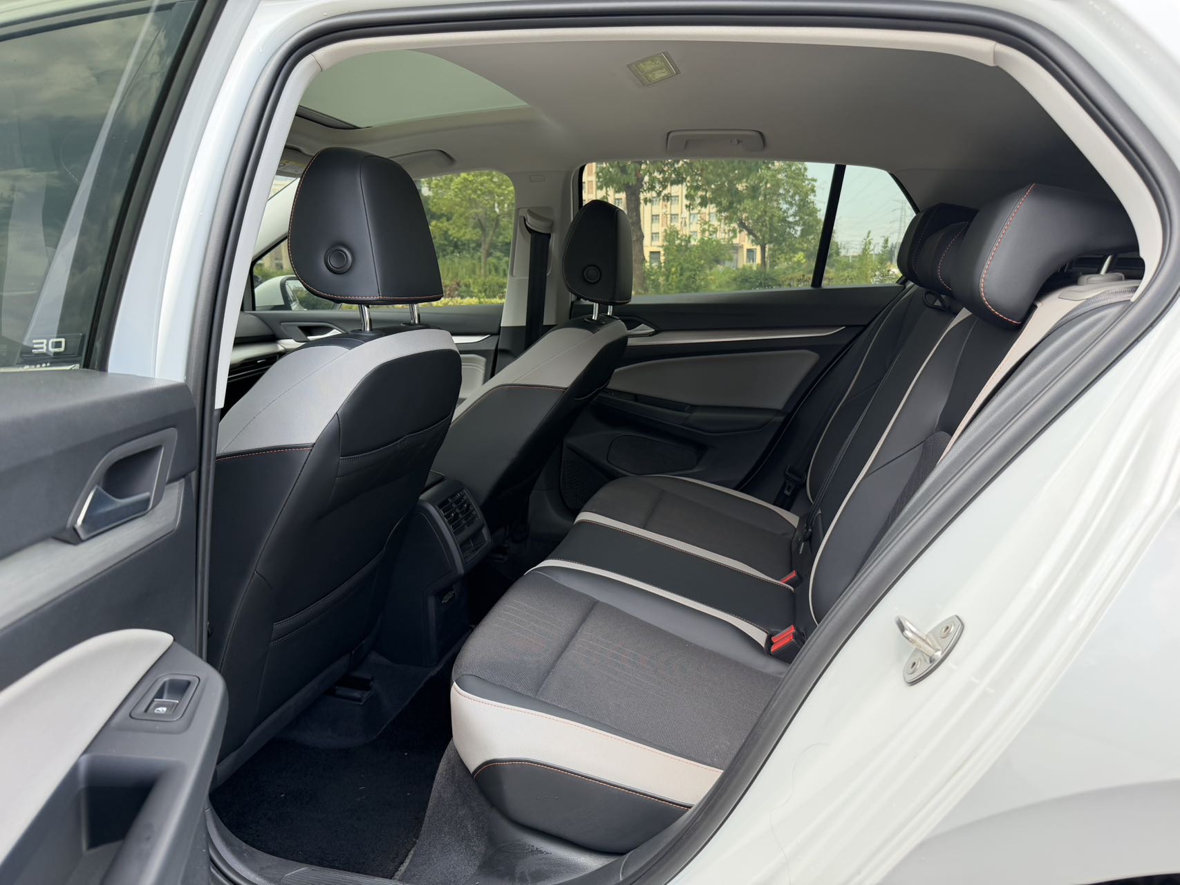 Volkswagen Golf 2021 car image #7