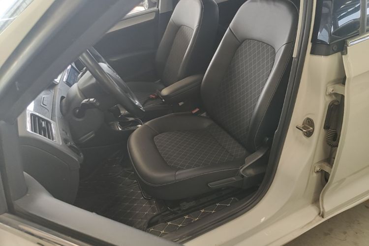 Skoda Rapid 2018 car image #19