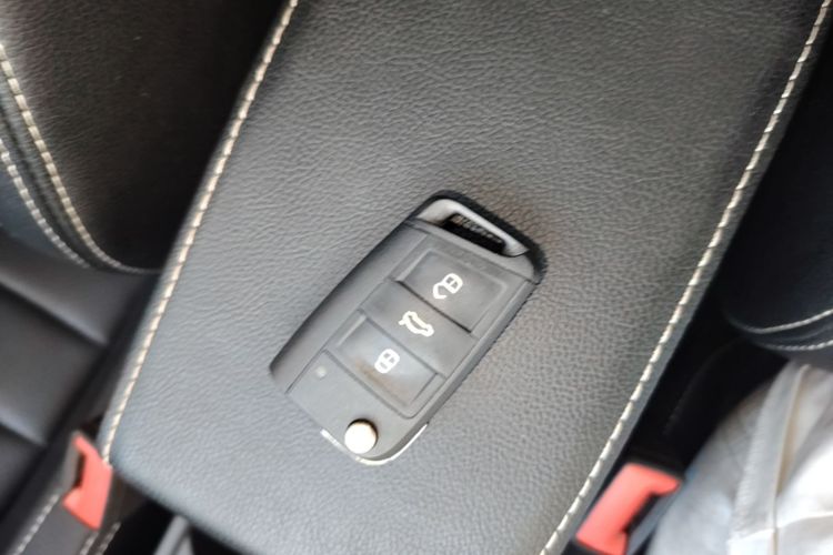 Volkswagen Polo 2020 car image #9