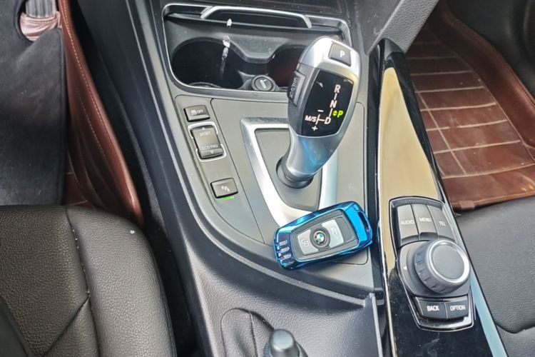 BMW 3 Series 2017 car image #14