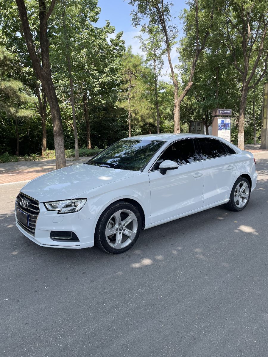 Audi A3 2019 car image #3