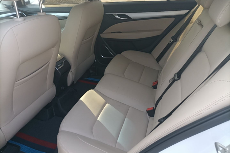GEELY Emgrand 2019 #17 GEELY Emgrand 2019 car image #17
