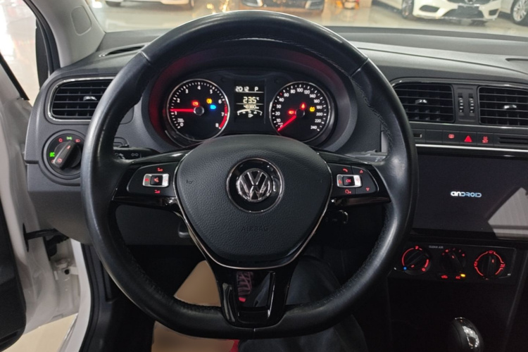 Volkswagen Polo 2018 car image #11