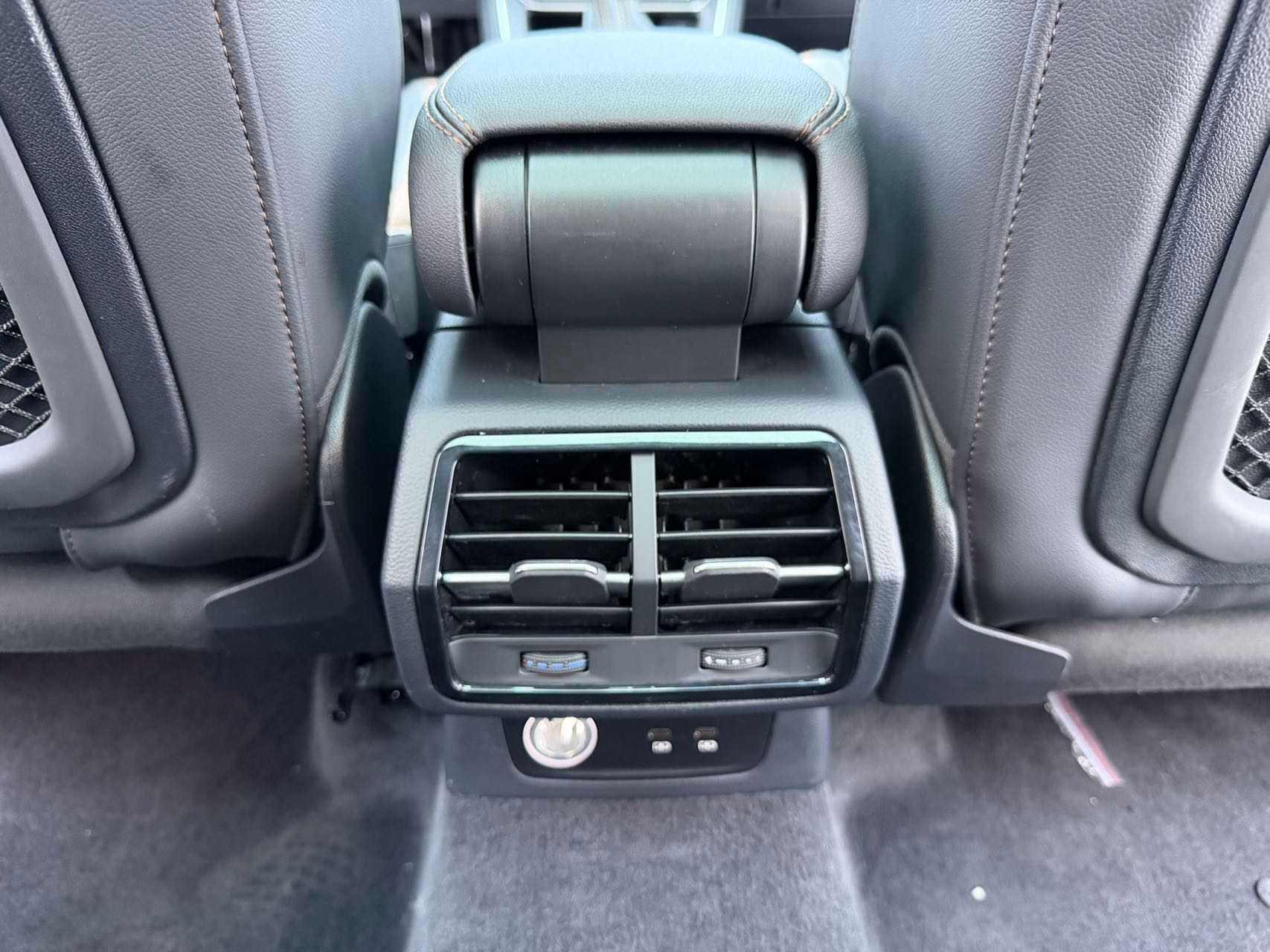 Audi Q3 2023 car image #12