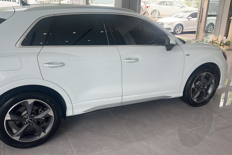 Audi Q3 2024 car image #6