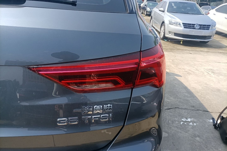 Audi Q3 2022 car image #8