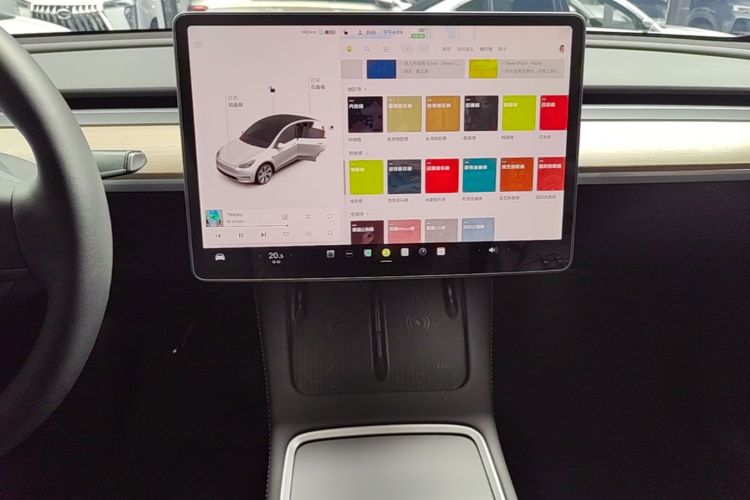 Tesla Model Y 2021 car image #13