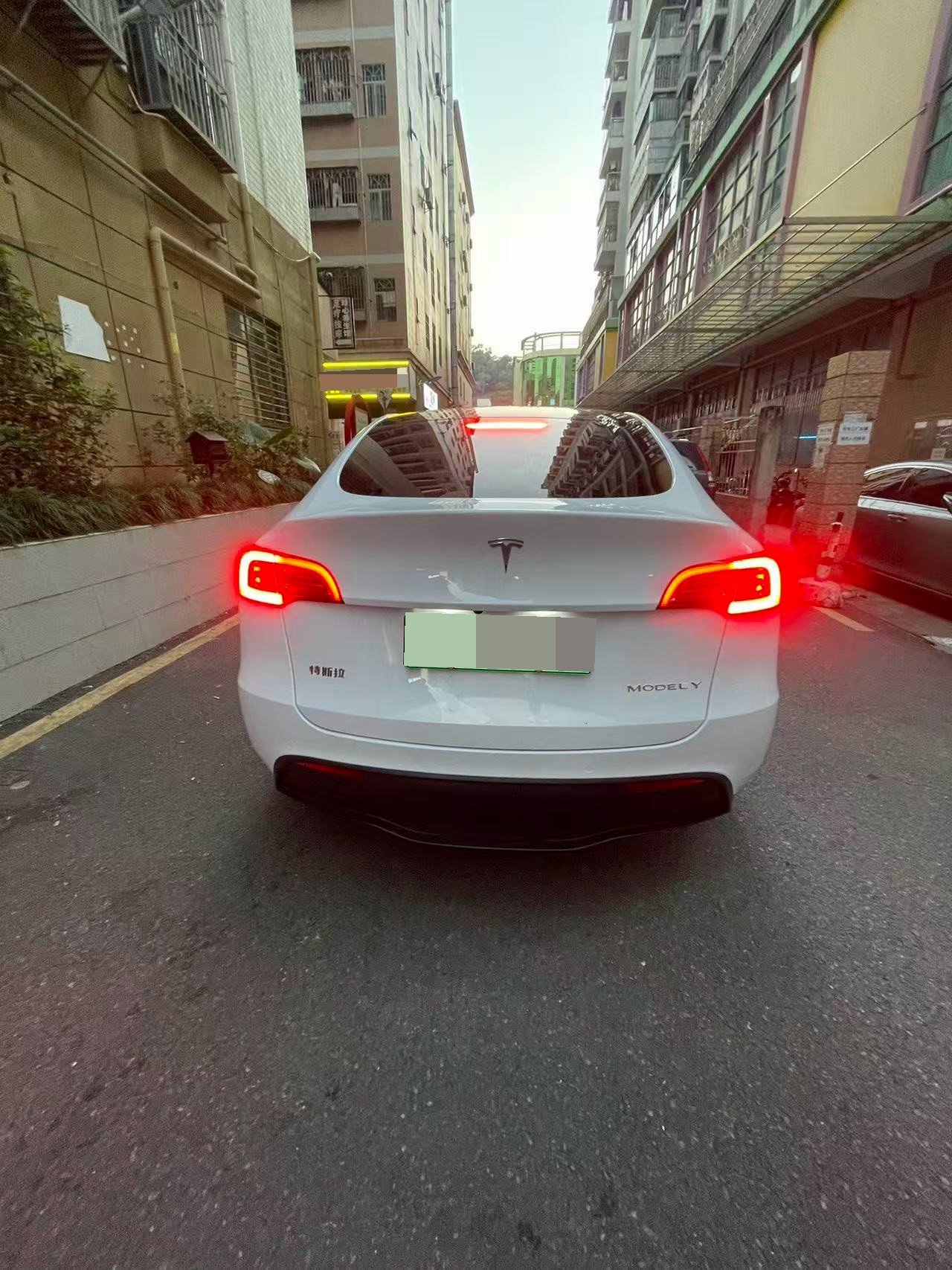 Tesla Model Y 2023 image de voiture #6