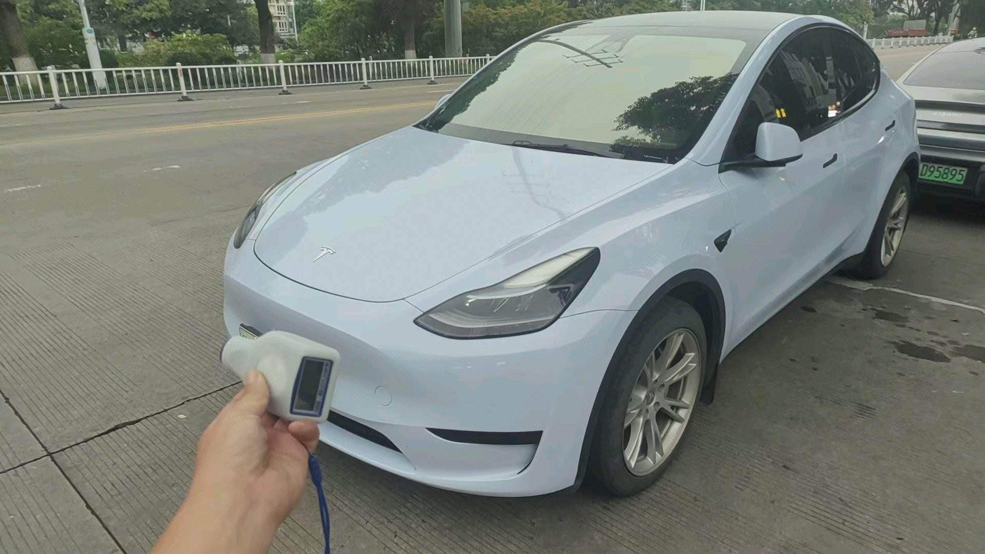 Tesla Model Y 2023 car image 