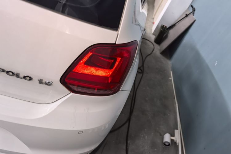 Volkswagen Polo 2015 car image #8