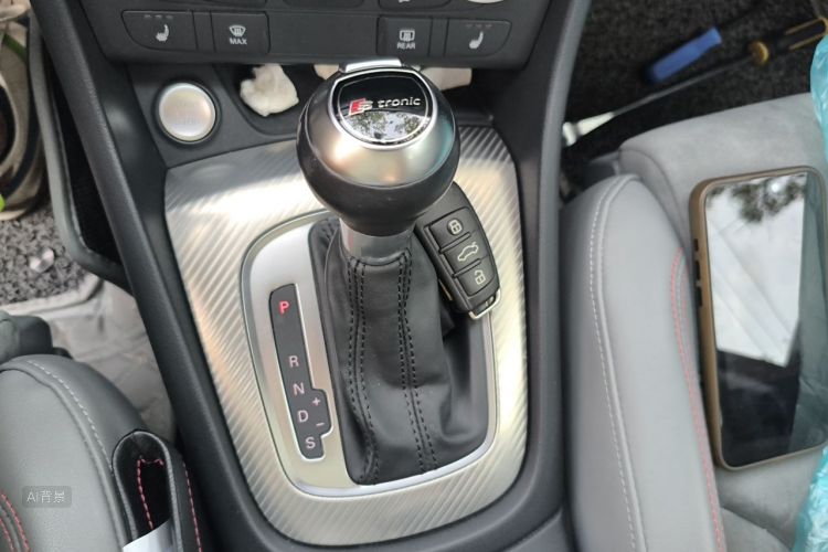 Audi Q3 2016 car image #16