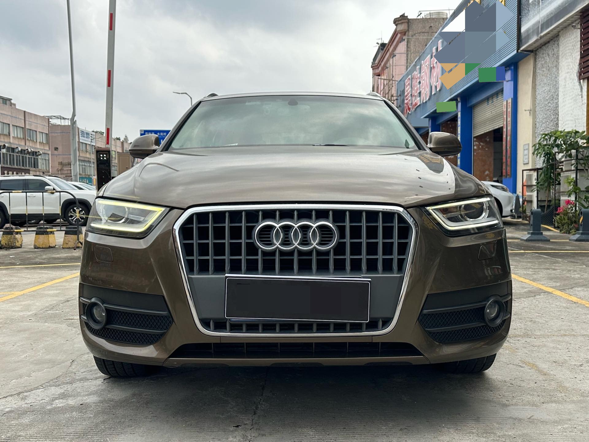 Audi Q3 2014 car image #2