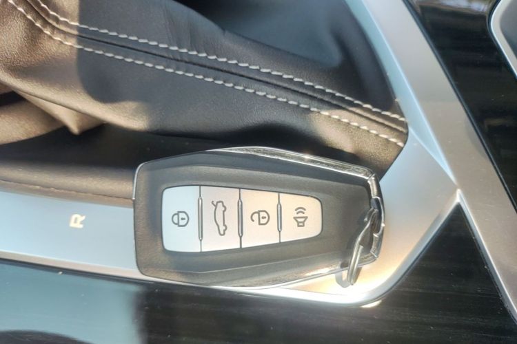 GEELY Coolray 2026 #12 GEELY Coolray 2026 car image #12