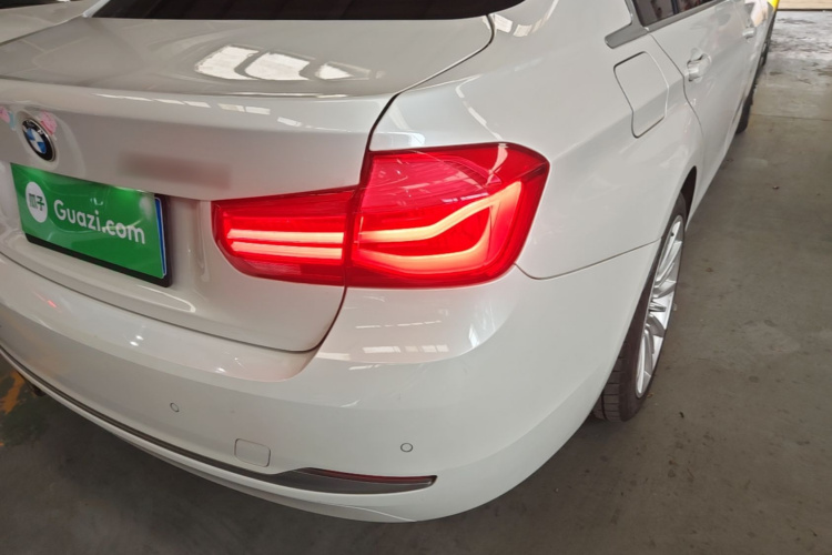BMW 3 Series 2018 car image #8