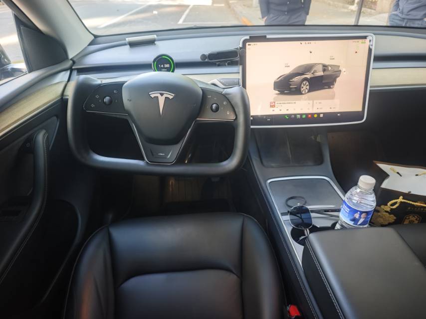 Tesla Model Y 2023 car image #6
