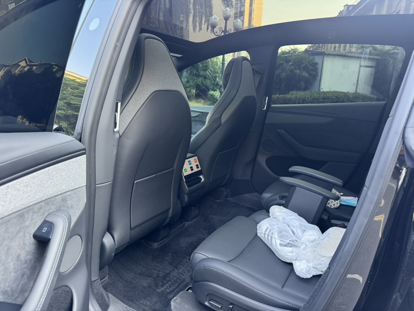Tesla Model Y 2026 car image #5